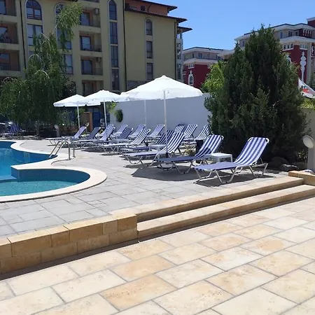 Sunny Complex Napospart