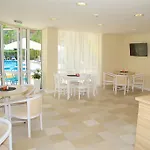 Sunny Complex
