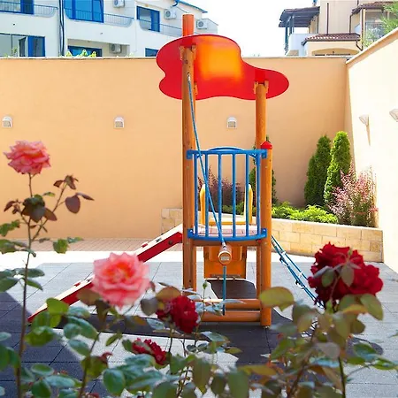 Sunny Complex Napospart